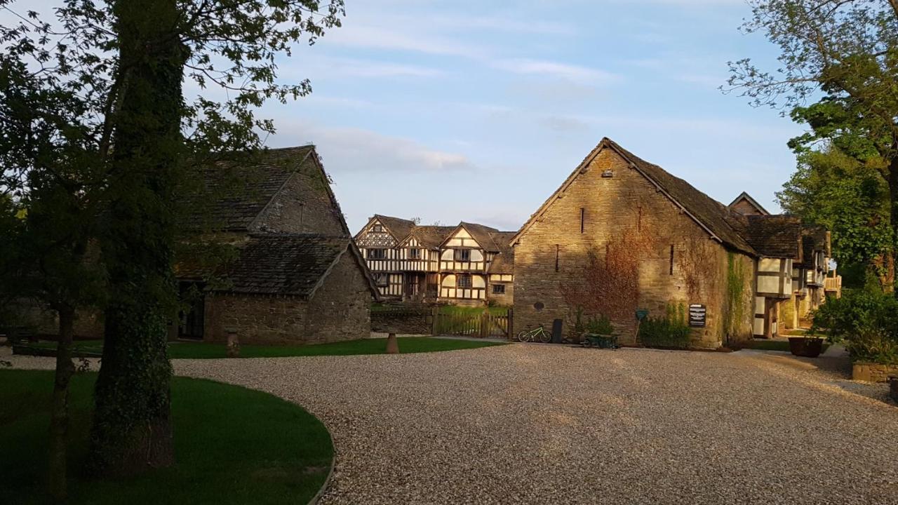 The Threshing Barn At Penrhos Court Villa คิงตัน ภายนอก รูปภาพ